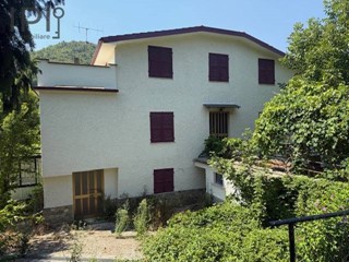 Casa Indipendente in Vendita a Castelletto Uzzone, 158'000€, 270 m²