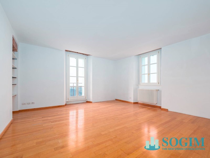 Bilocale in Vendita a Como, 250'000€, 71 m²