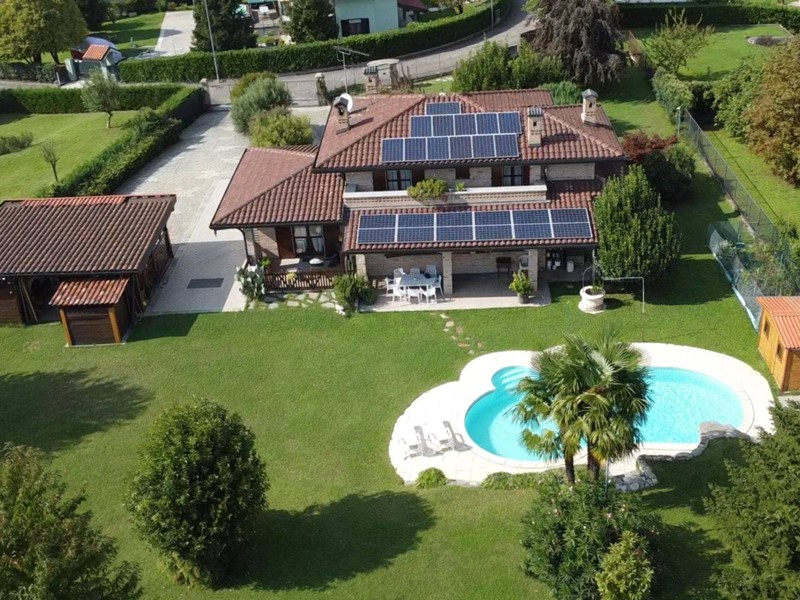 Villa in Vendita a Molteno, 950'000€, 240 m²
