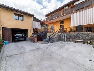 Villa in Vendita a Mascalucia, 349'000€, 240 m²