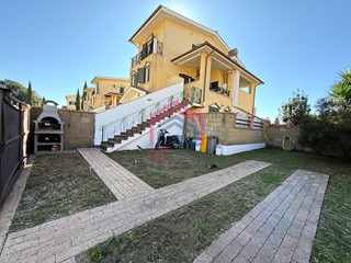 Casa Semi Indipendente in Vendita a Nettuno, 85'000€, 80 m²