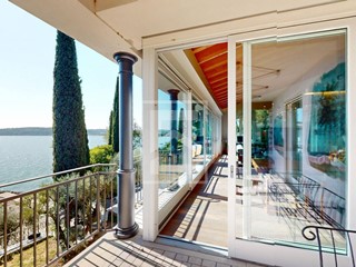 Villa in Vendita a Padenghe sul Garda, 600 m²