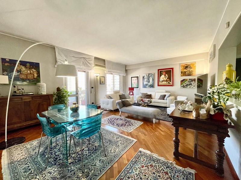 Appartamento in Vendita a Palermo, 440'000€, 172 m²