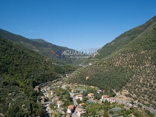 Appartamento in Vendita a Montalto Carpasio, 115'000€, 138 m²