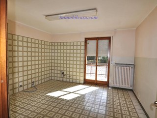 Appartamento in Vendita a Boves, 120'000€, 145 m²