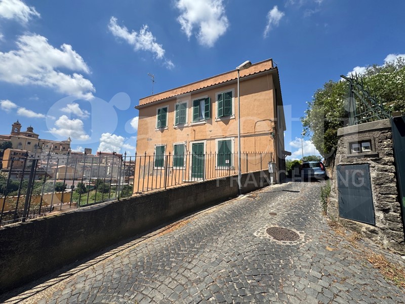 Trilocale in Vendita a Marino, 152'000€, 95 m²