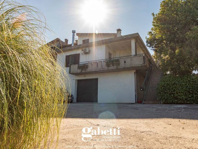 Villa in Vendita a Casalbordino, 138'500€, 200 m²