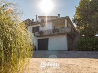 Villa in Vendita a Casalbordino, 138'500€, 200 m²
