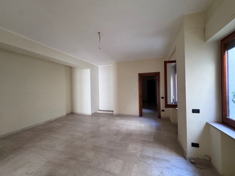 Ufficio in Vendita a Taranto, 95'000€, 111 m²