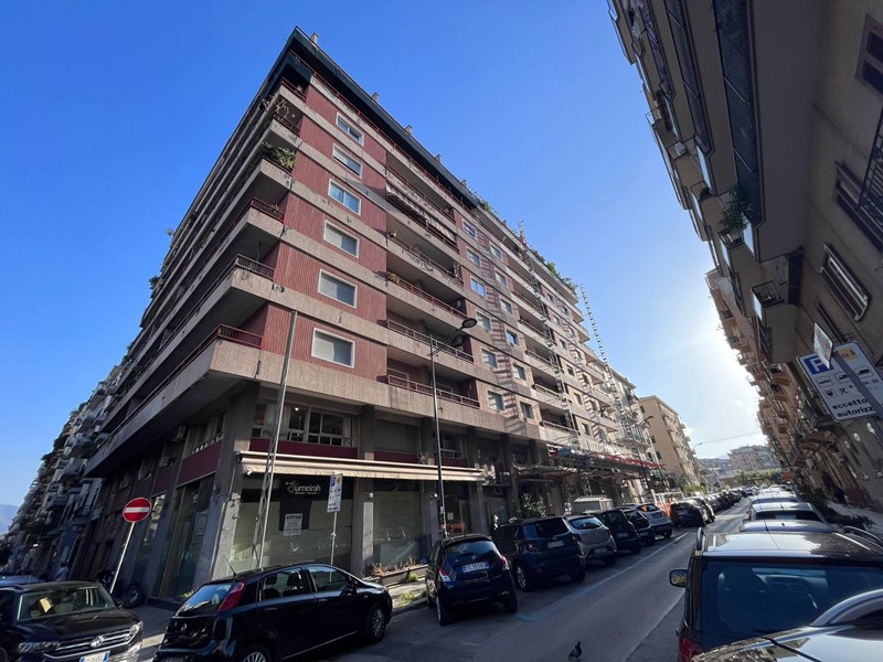 Quadrilocale in Affitto a Palermo, 900€, 120 m²