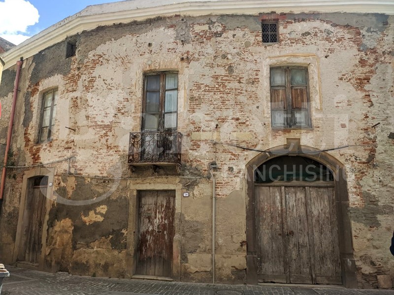 Casa Indipendente in Vendita a Oristano, 200'000€, 260 m²