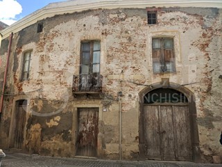 Casa Indipendente in Vendita a Oristano, 200'000€, 260 m²