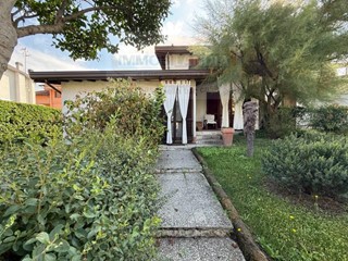 Villa bifamiliare in Vendita a Zelo Buon Persico, 269'000€, 183 m²