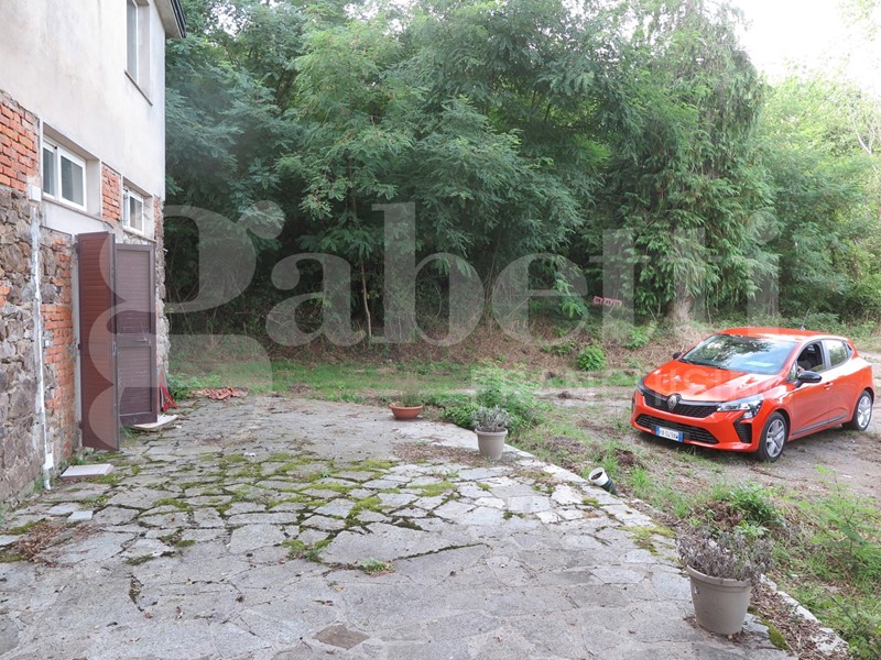 Casa Indipendente in Vendita a Carro, 200'000€, 400 m²