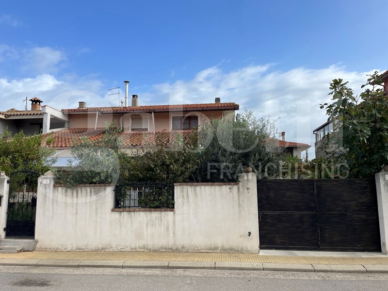 Villa bifamiliare in Vendita a Terralba, 210'000€, 225 m²