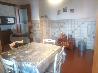 Trilocale in Vendita a Roma, 230'000&euro;, 112 m², con Box