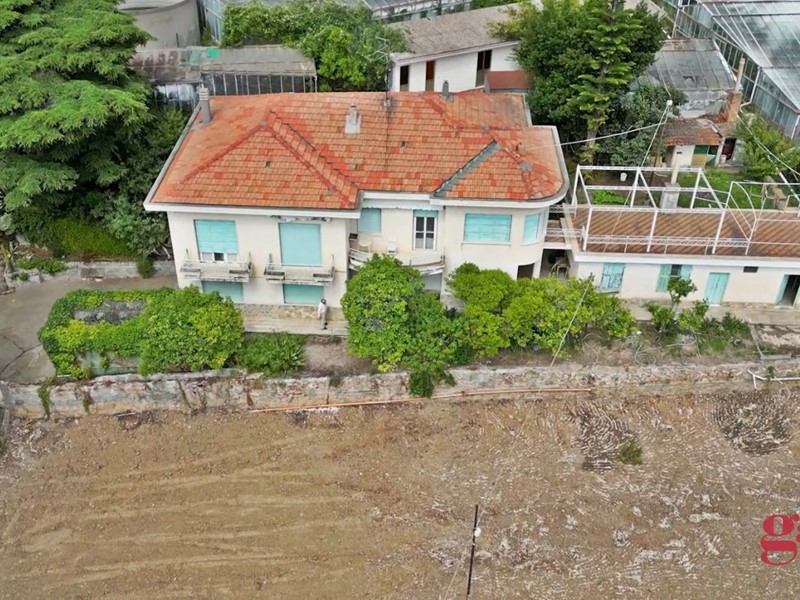 Villa in Vendita a Sanremo, 780'000€, 350 m²