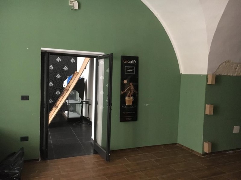 Negozio in Affitto a Brindisi, 900€, 103 m²