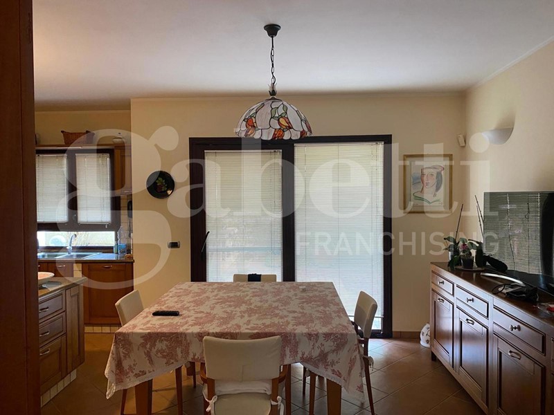 Villa in Vendita a Santa Giusta, 413 m², arredato