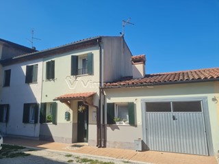 Casa Semi Indipendente in Vendita a Noventa Vicentina, 75'000€, 68 m², con Box