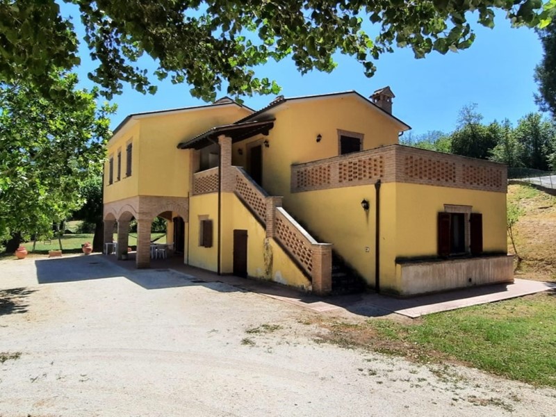 Casa Indipendente in Vendita a Todi, 360'000€, 182 m²