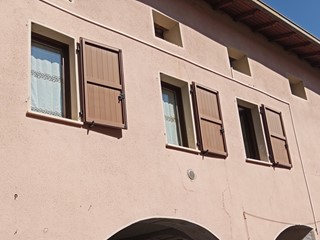 Casa Indipendente in Vendita a Agnosine, 180'000€, 294 m²