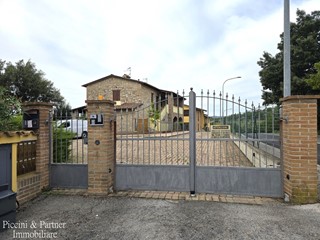 Appartamento in Vendita a Corciano, zona Ellera, 210'000€, 101 m², con Box