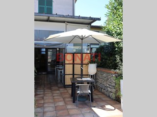 Attività commerciale in Vendita a Sarzana, 115'000€, 180 m², arredato