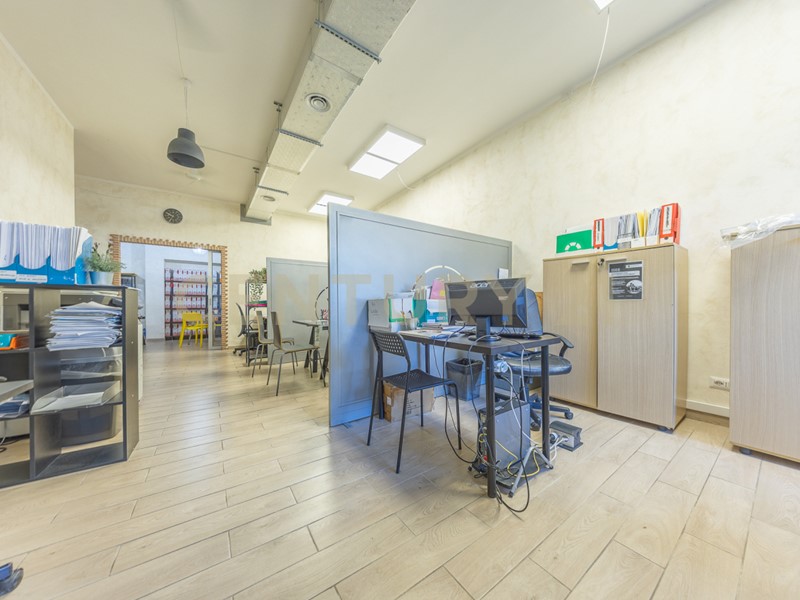 Immobile commerciale in Vendita a Roma, zona Talenti, 135'000&euro;, 90 m², con Box