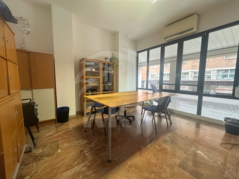Ufficio in Affitto a Bologna, zona Marconi, 1'300€, 65 m²