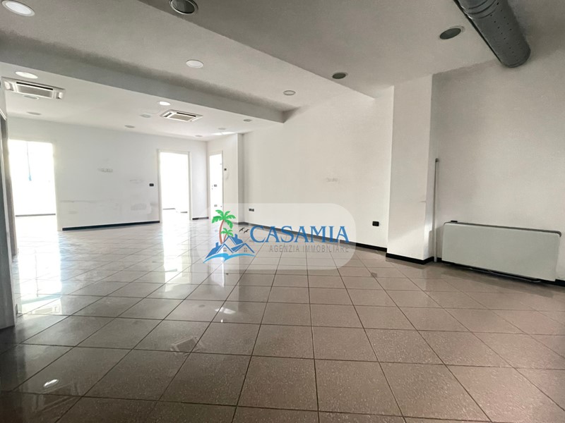 Ufficio in Affitto a San Benedetto del Tronto, 1'100€, 107 m²