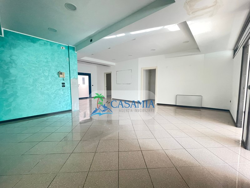 Ufficio in Affitto a San Benedetto del Tronto, 900€, 84 m²