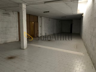 Magazzino in Affitto a Novara, zona Sacro Cuore, 550€, 125 m²