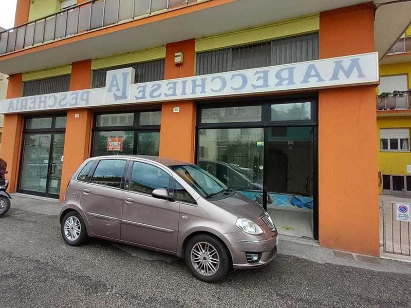 Attività commerciale in Vendita a Rimini, 170'000€, 110 m²