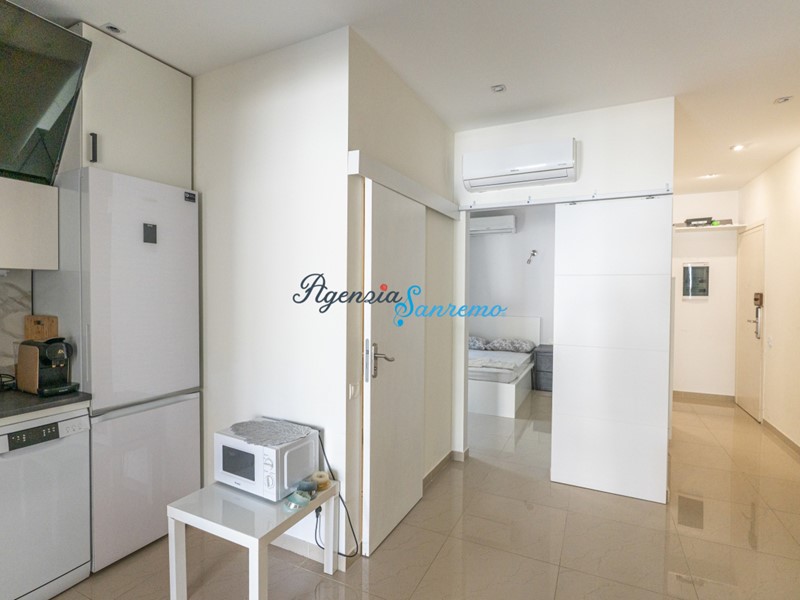 Trilocale in Vendita a Sanremo, 170'000€, 47 m², arredato, con Box