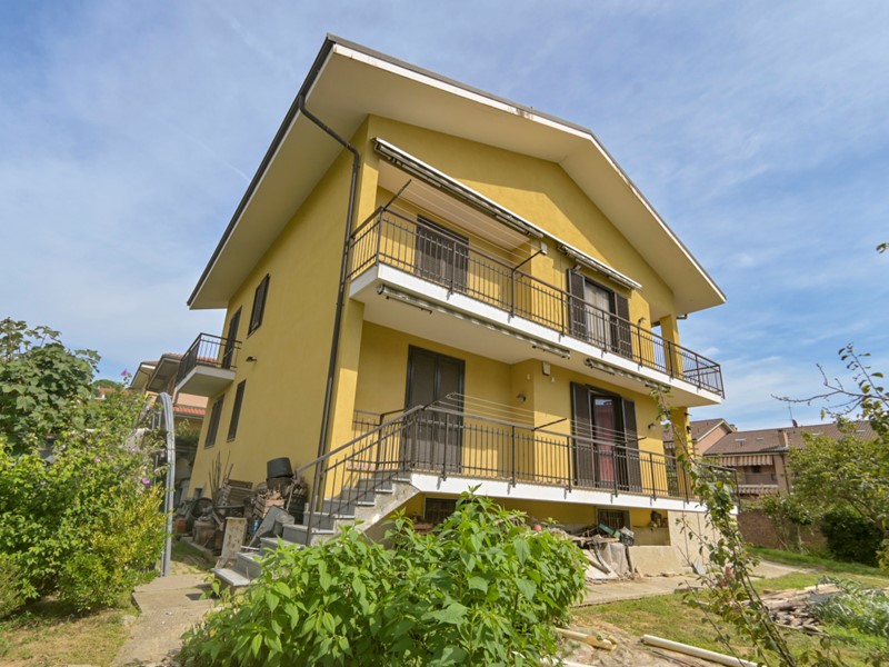 Casa Indipendente in Vendita a Trofarello, 240'000€, 120 m², con Box
