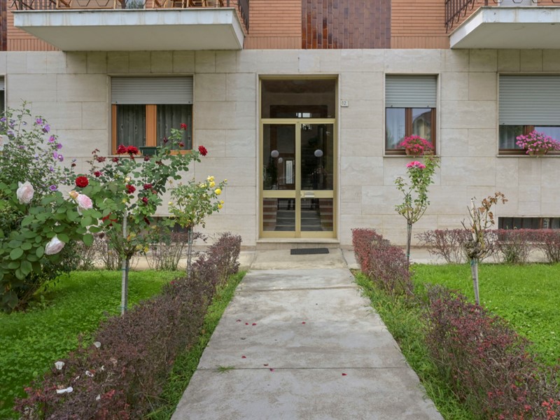 Trilocale in Vendita a Moncalieri, 135'000€, 85 m², con Box