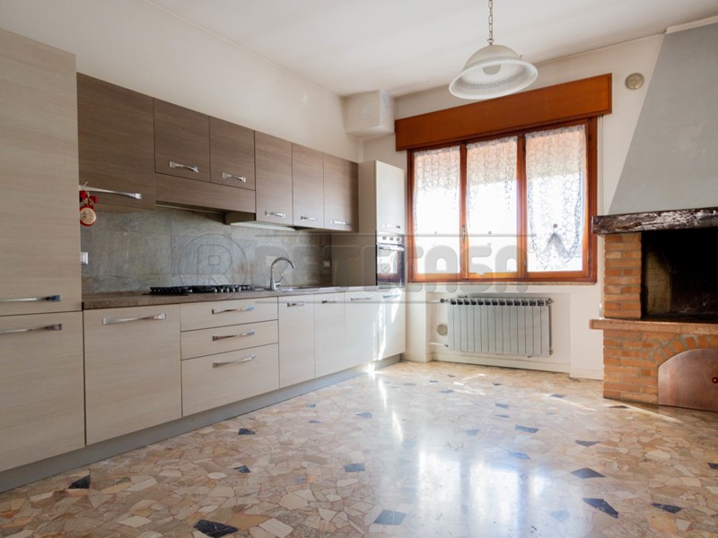 Casa Semi Indipendente in Vendita a Quinto Vicentino, 250'000&euro;, 285 m²