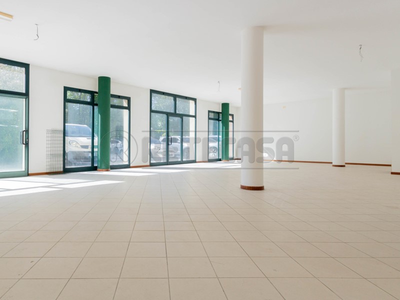 Immobile commerciale in Vendita a Bolzano Vicentino, 70'000€, 130 m²