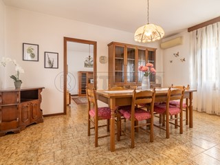 Casa Semi Indipendente in Vendita a Pozzoleone, 173'000&euro;, 313 m², con Box