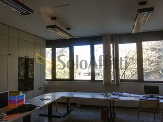 Ufficio in Affitto a Faenza, zona Stazione, 850€, 107 m², arredato