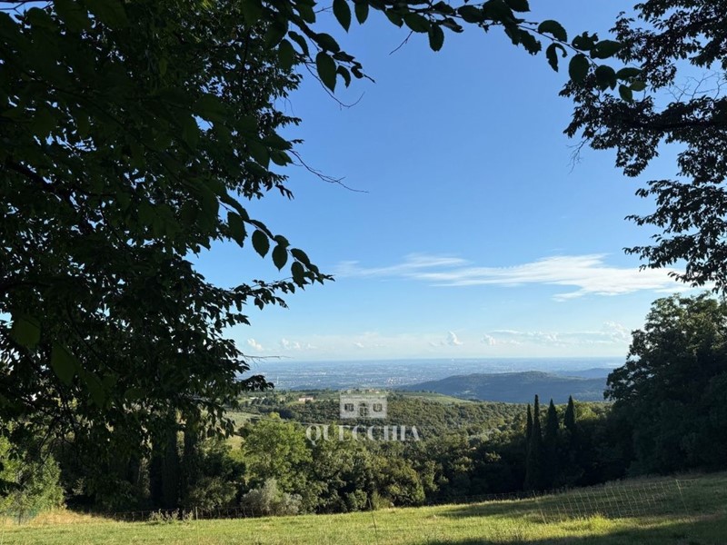 Appartamento in Vendita a Verona, 348'000€, 180 m²