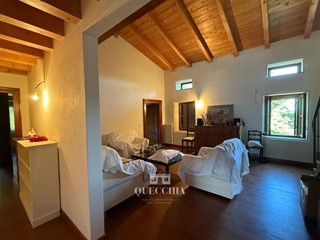 Appartamento in Vendita a Verona, 348'000€, 180 m²