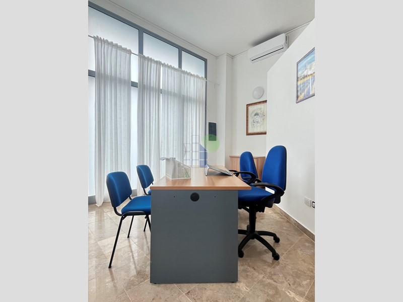 Magazzino in Affitto a Livorno, zona Picchianti, 750€, 65 m²