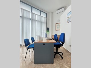 Magazzino in Affitto a Livorno, zona Picchianti, 750€, 65 m²