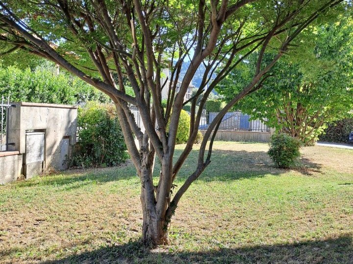 Villa in Vendita a Massarosa, 450'000€, 400 m²