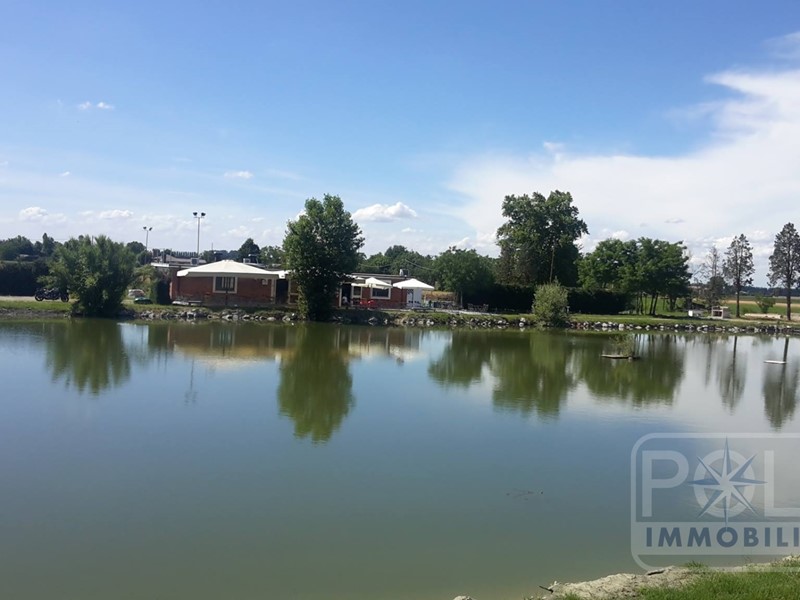 Attività commerciale in Vendita a Budrio, 395'000€, 27500 m²