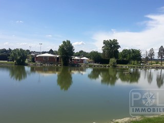 Attività commerciale in Vendita a Budrio, 395'000€, 27500 m²