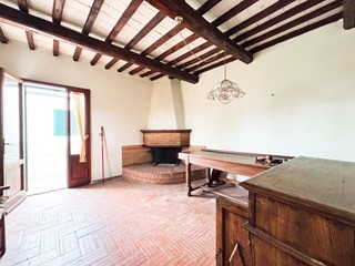 Trilocale in Vendita a Empoli, zona Monterappoli, 85'000€, 65 m², con Box