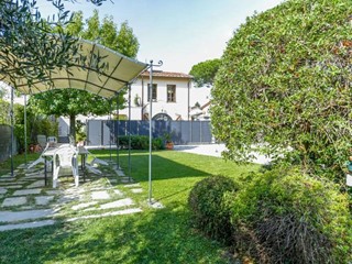 Casa Semi Indipendente in Vendita a Pisa, zona Putignano Pisano, 720'000€, 250 m², con Box